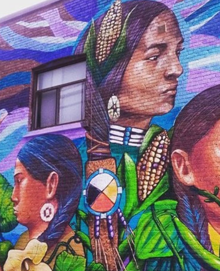 Mural realizado en Toronto Canadá sobre las mujeres nativas de Norteamérica